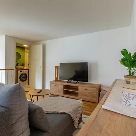 Cozy Penthouse With Large Апартаменты Курессааре