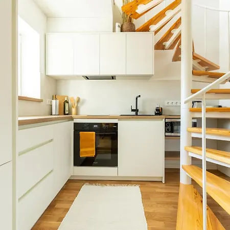 Апартаменты Cozy Penthouse With Large Курессааре