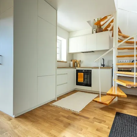 Cozy Penthouse With Large Курессааре